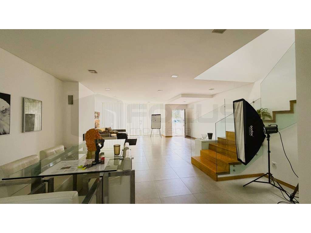 Moderna Moradia T4 - Aveiro - Grande imagem: 2/22