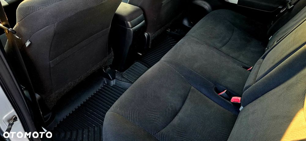 Toyota Prius (Hybrid) - 14