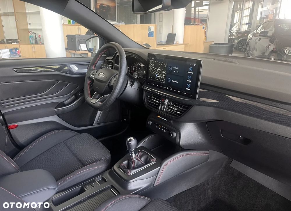 Ford Focus 1.0 EcoBoost Hybrid ST-LINE X - 24