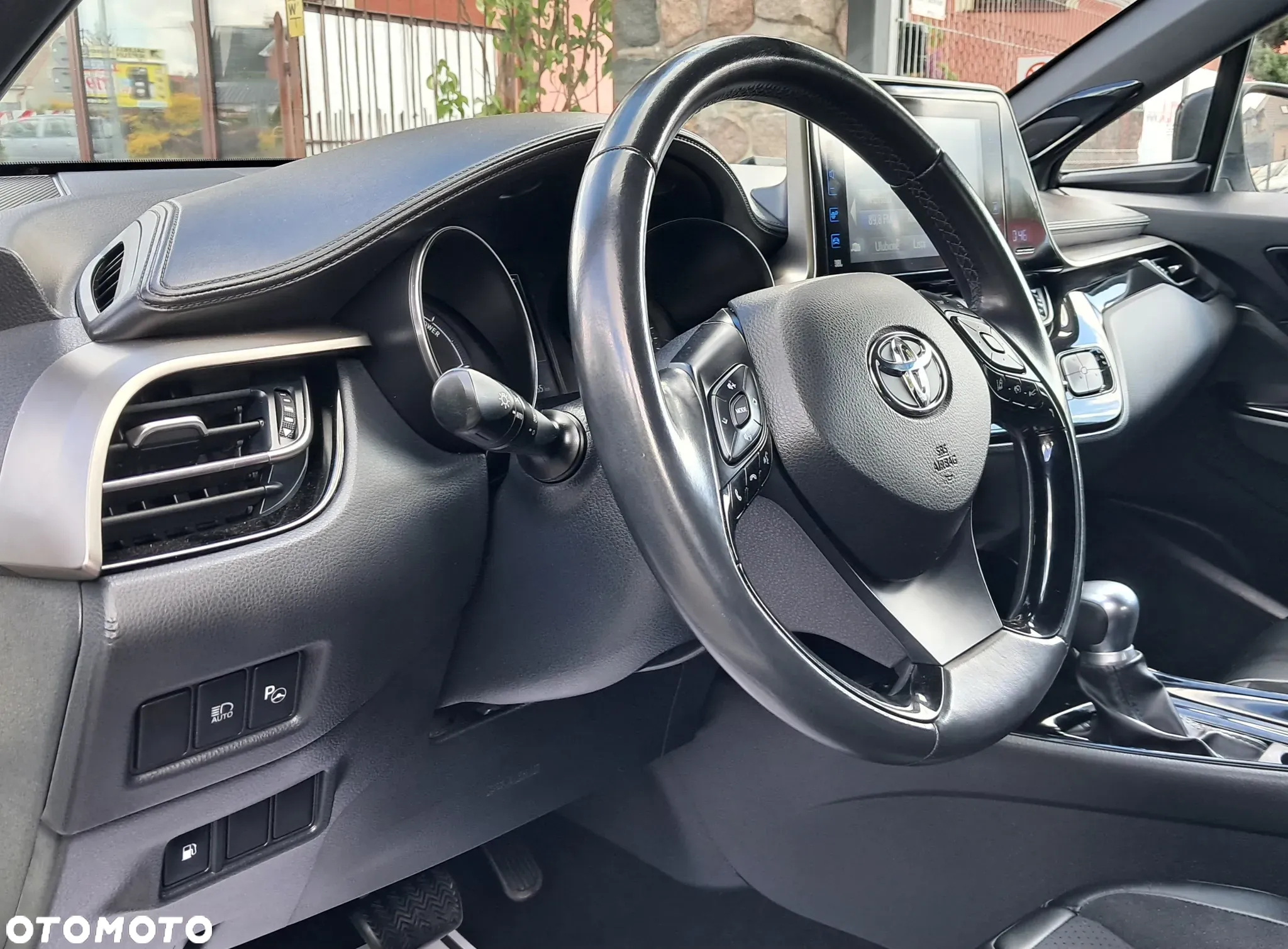 Toyota C-HR 1.8 Hybrid Neon Lime powered by JBL - 29