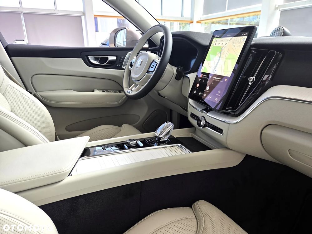 Volvo XC 60 B5 B AWD Plus Bright - 15