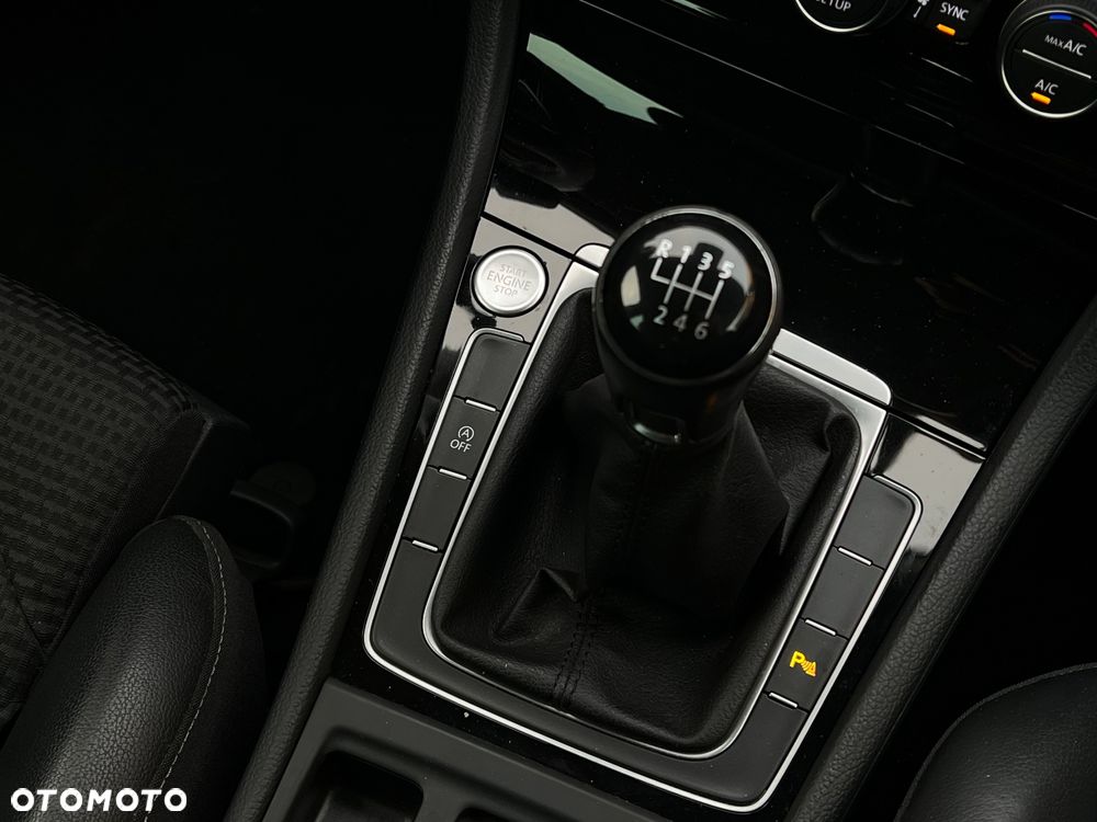 Volkswagen Golf 2.0 BlueTDI Highline - 17