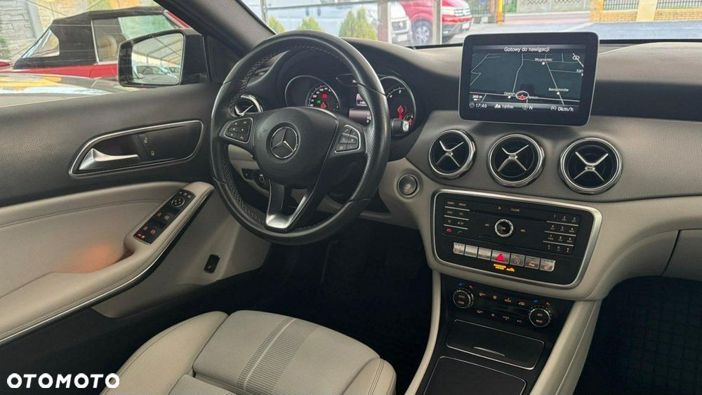 Mercedes-Benz GLA - 27