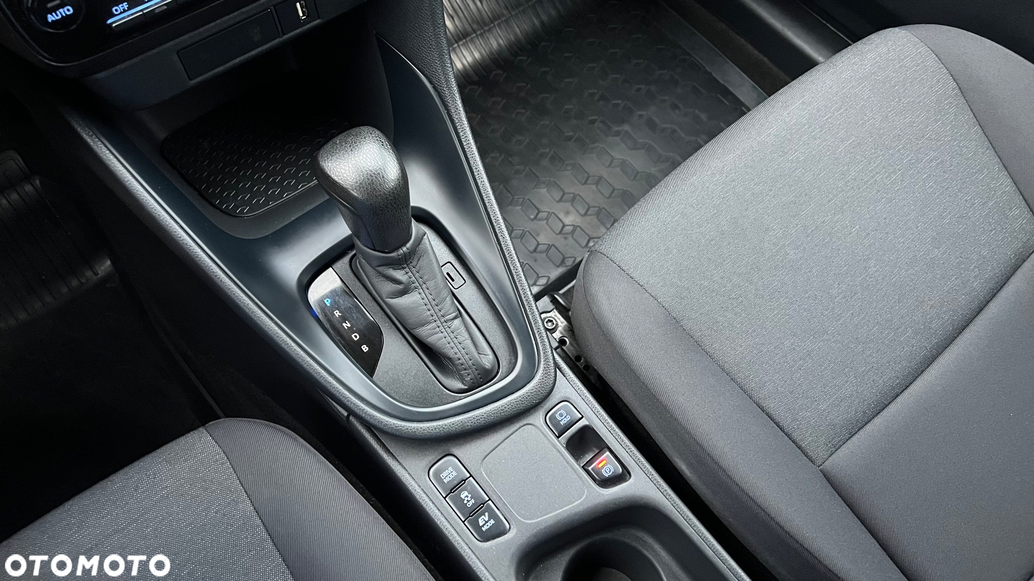 Toyota Yaris Hybrid 1.5 Active - 13