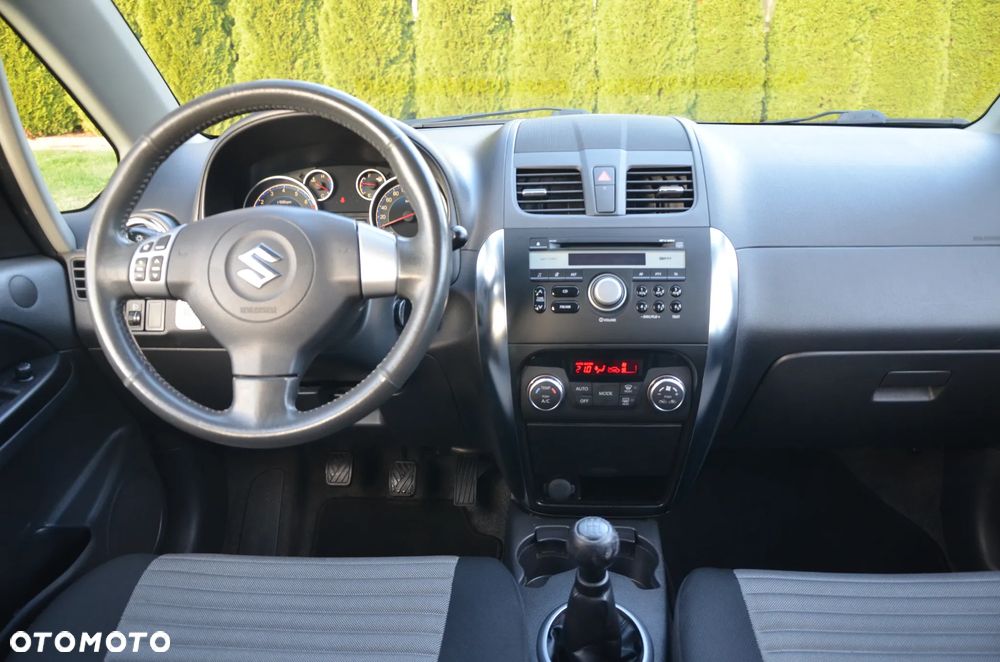 Suzuki SX4 1.6 Premium - 22