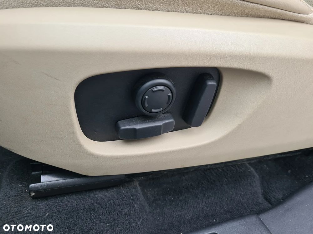 Land Rover Discovery Sport 2.0 TD4 HSE - 19