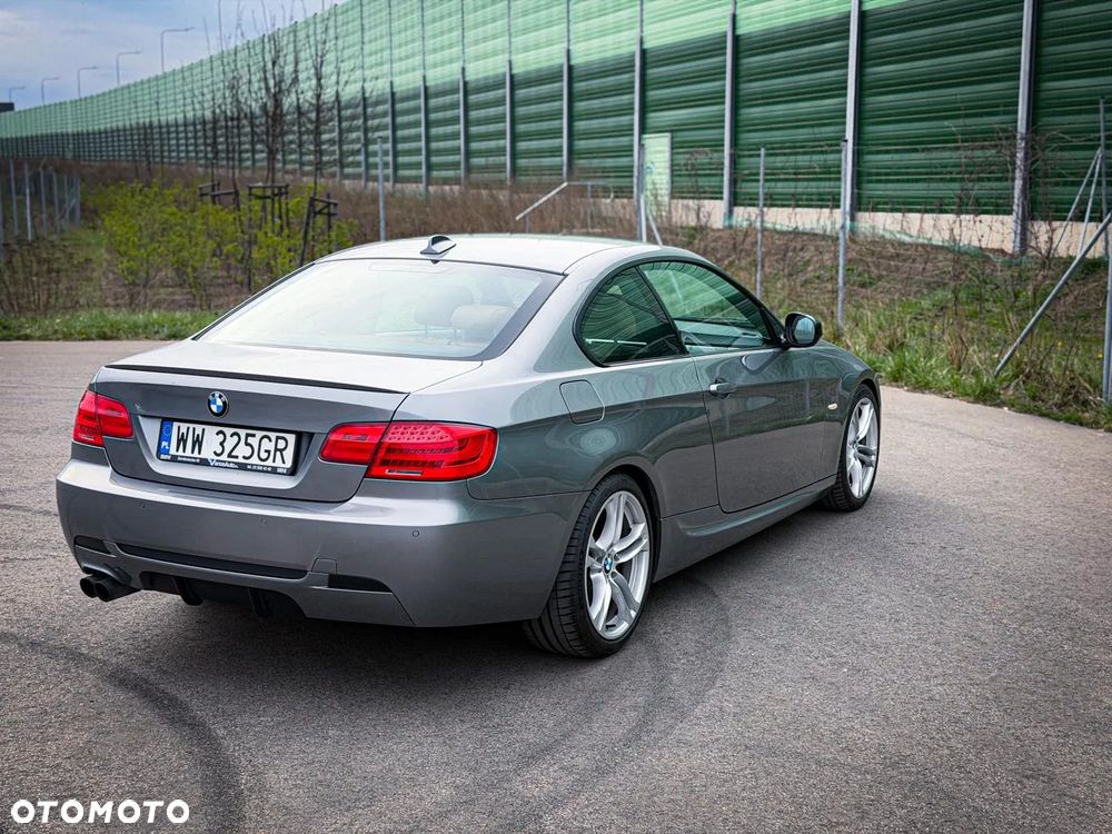BMW Seria 3 325i M Sport Edition - 12
