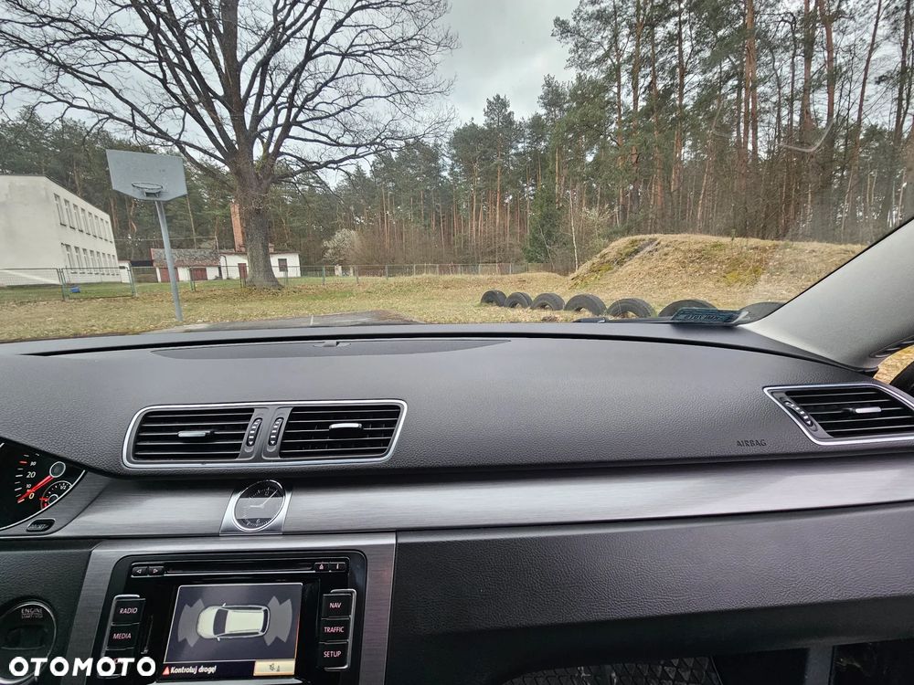 Volkswagen Passat 2.0 TDI Highline - 13