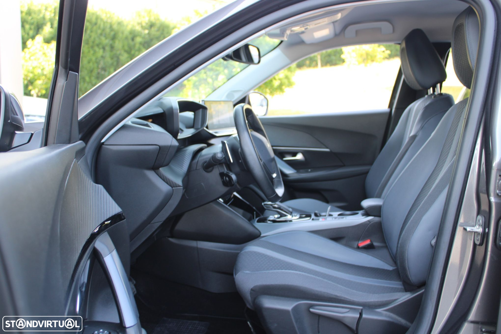 Peugeot 2008 1.2 PureTech Allure Pack EAT8 - 4