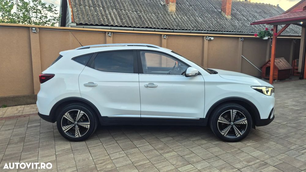 MG ZS EV Luxury - 8