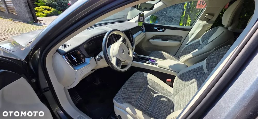 Volvo XC 60 D4 AWD Momentum - 7