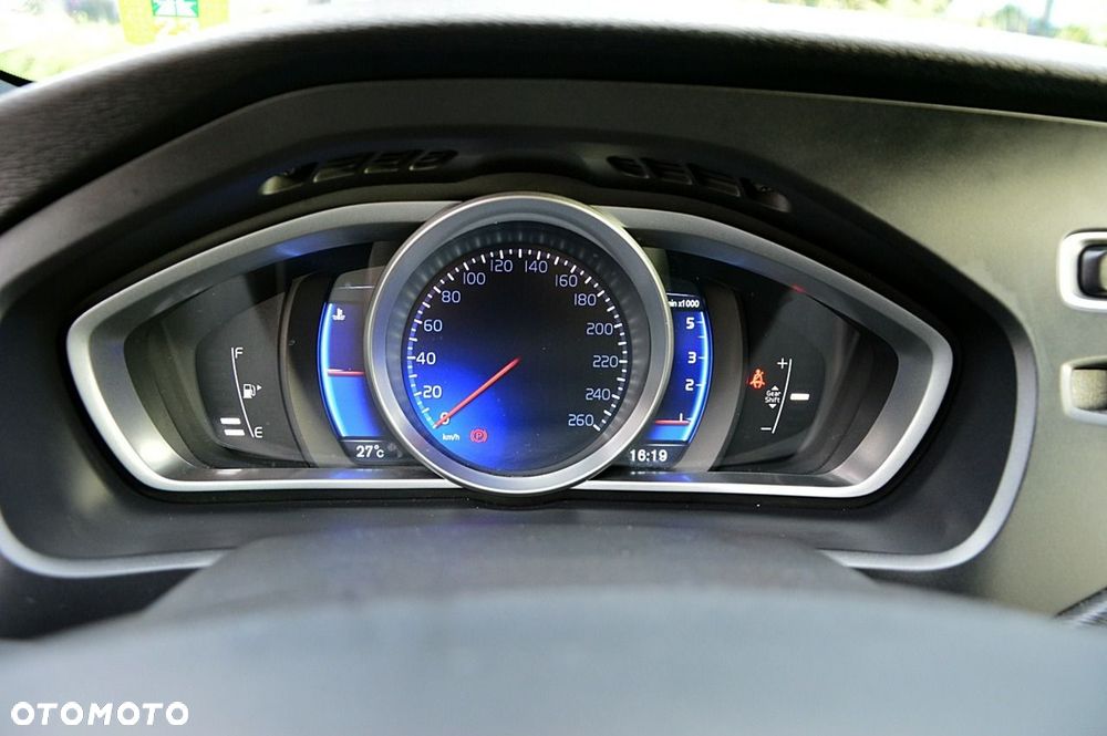 Volvo V40 D2 Drive-E R-Design Kinetic - 38
