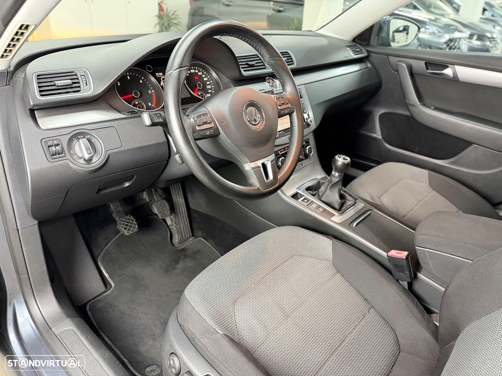 VW Passat 1.6 TDI Confortline - 16