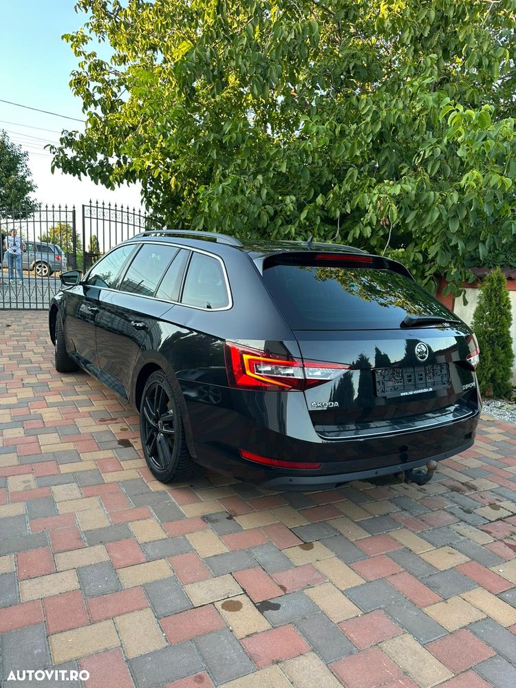 Skoda Superb 2.0 TDI DSG Sportline - 7