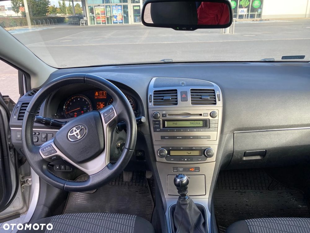 Toyota Avensis 1.8 Sol - 9