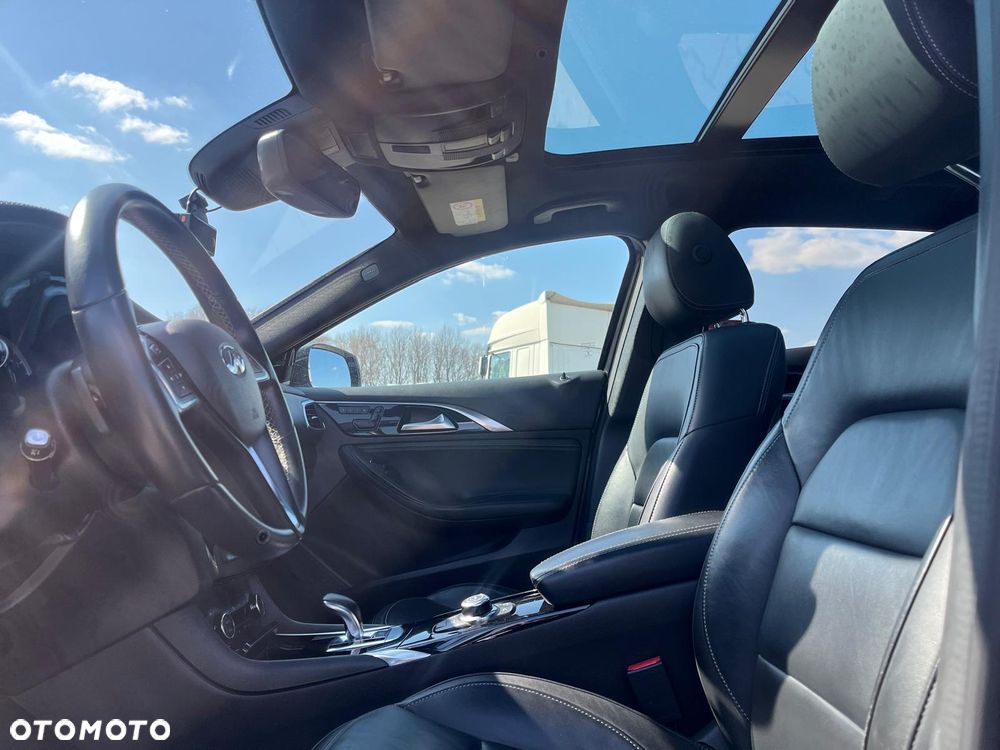 Infiniti QX30 2.0t Premium AWD 7DCT - 16