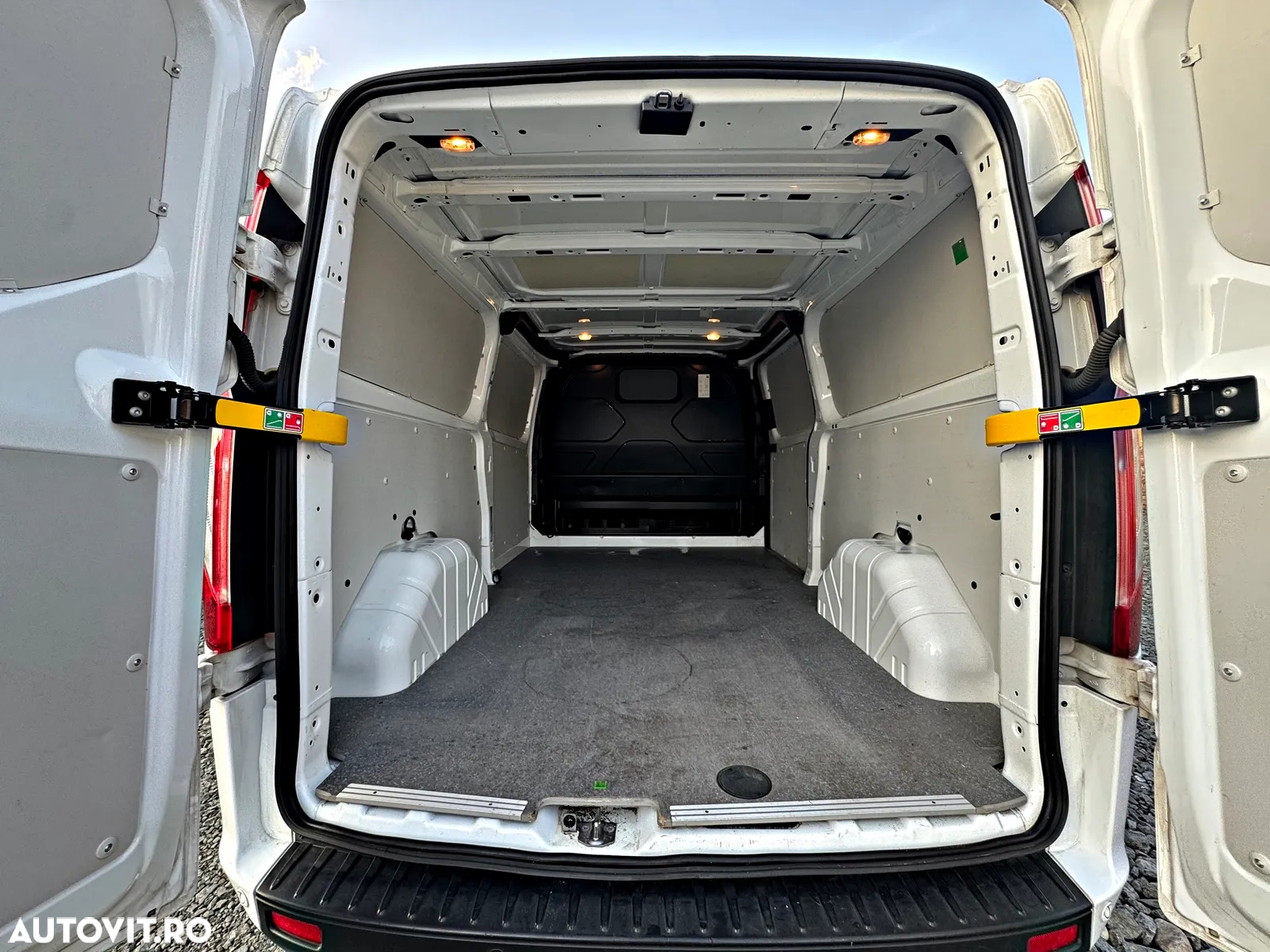 Ford Transit Custom 300 L2H1 LKW VA Trend - 32