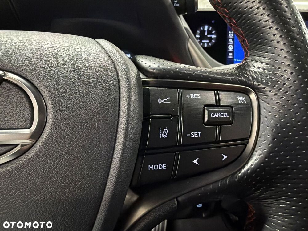 Lexus ES 300h F Sport Edition - 15