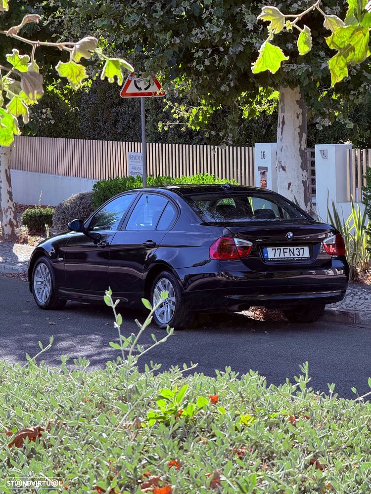 BMW 318 d Dynamic - 23