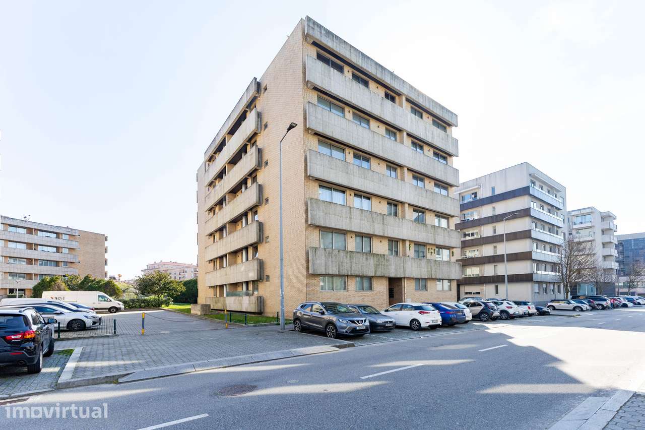 Apartamento T3 com varanda e garagem em Canidelo - Grande imagem: 2/36