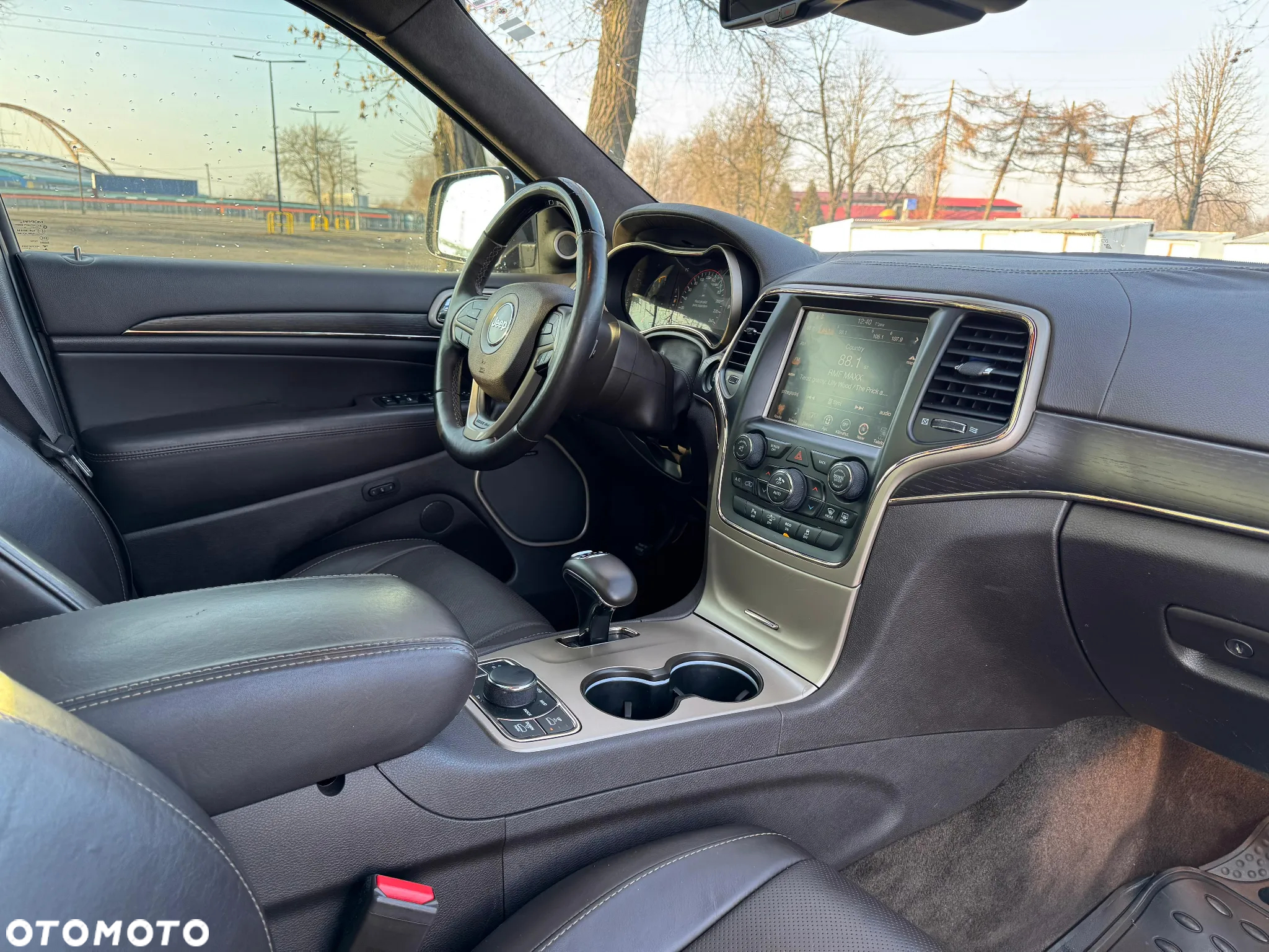 Jeep Grand Cherokee - 31