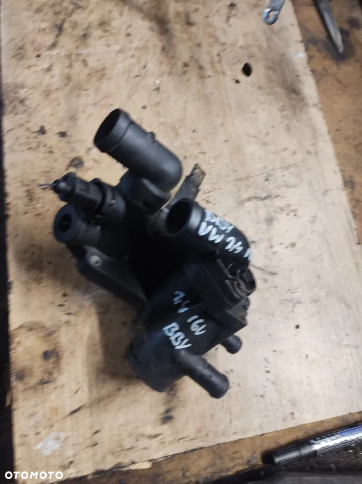 VW  golf Polo Seat Ibiza 1,4 16V AUA BXW BCA  BBY obudowa termostatu AXP APE - 4