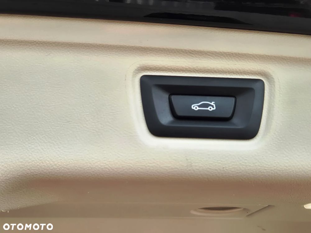BMW Seria 3 320i Sport Line - 33