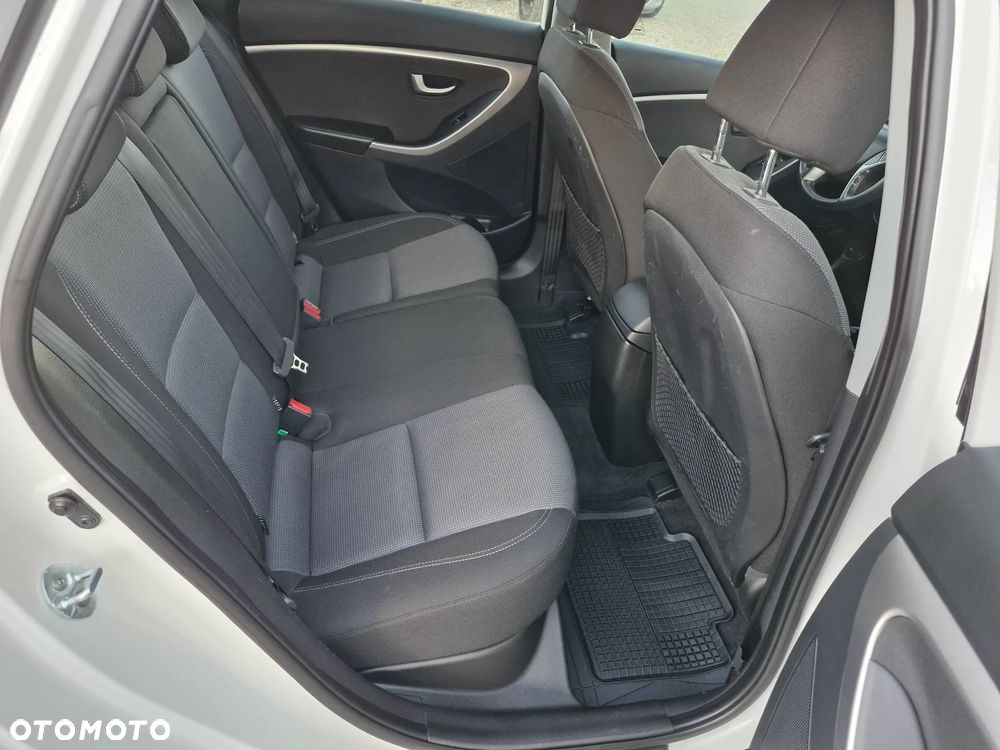 Hyundai i30 blue 1.6 CRDi YES Silver - 13