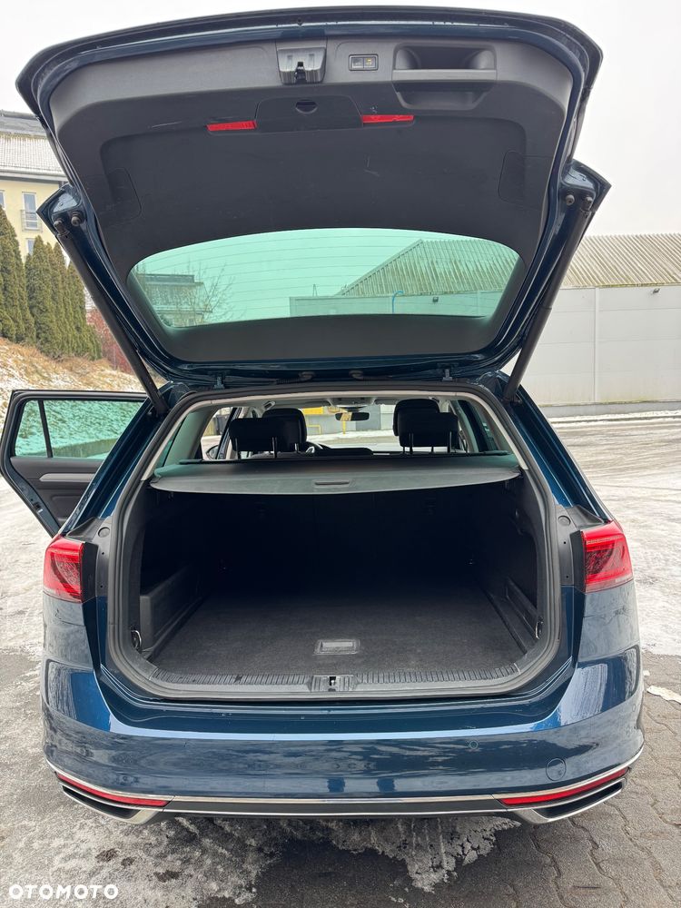 Volkswagen Passat - 11