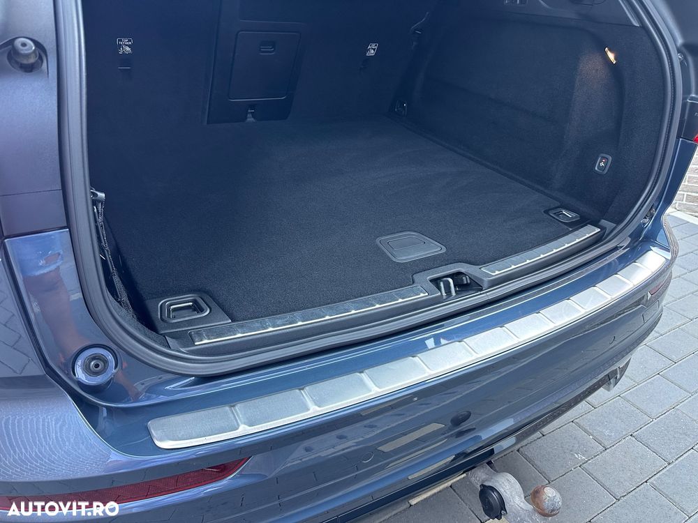 Volvo XC 60 B4 MHEV AT8 AWD R-Design - 33