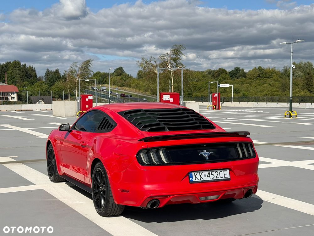 Ford Mustang - 25