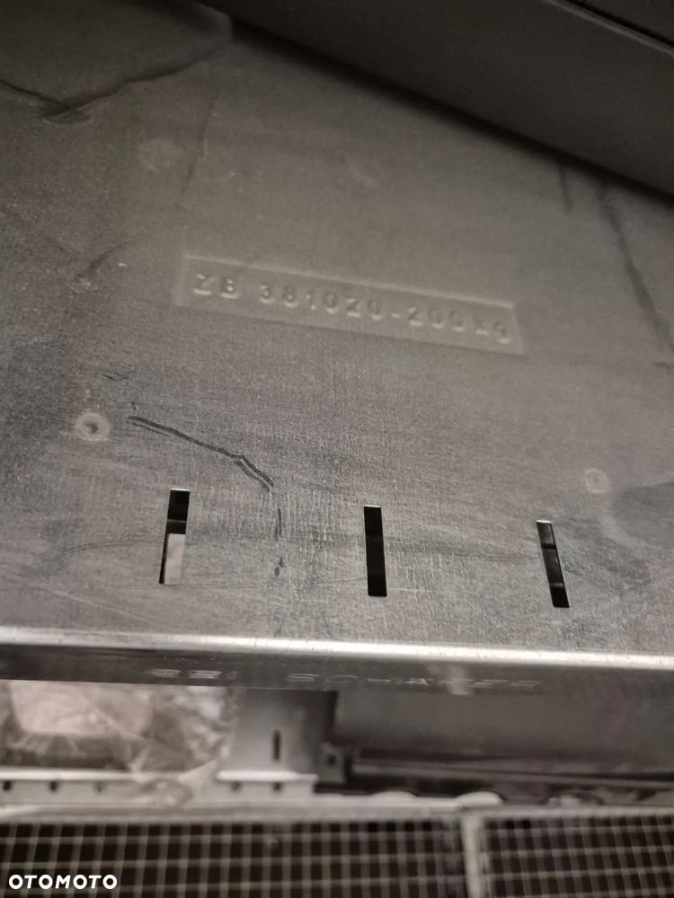 VOLKSWAGEN PORSCHE SCHOWEK PASAŻERA, ŚRODKOWY, KIEROWCY. - 27