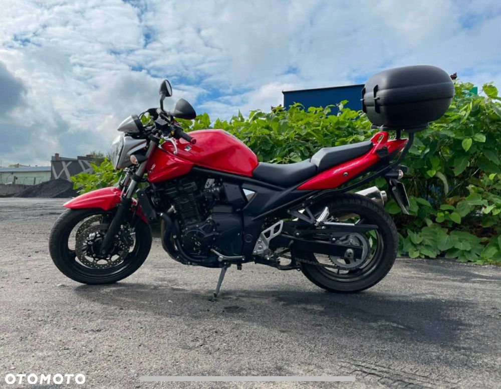 Suzuki GSR - 1