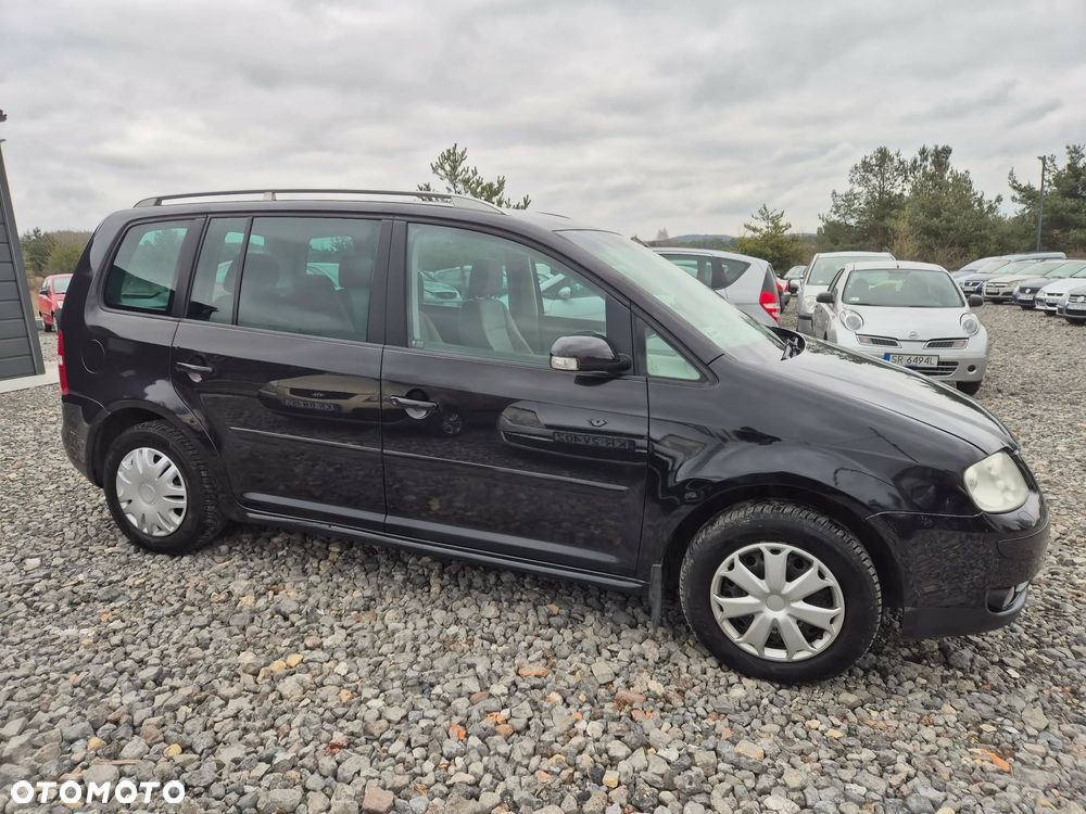 Volkswagen Touran 2.0 FSI Highline - 11