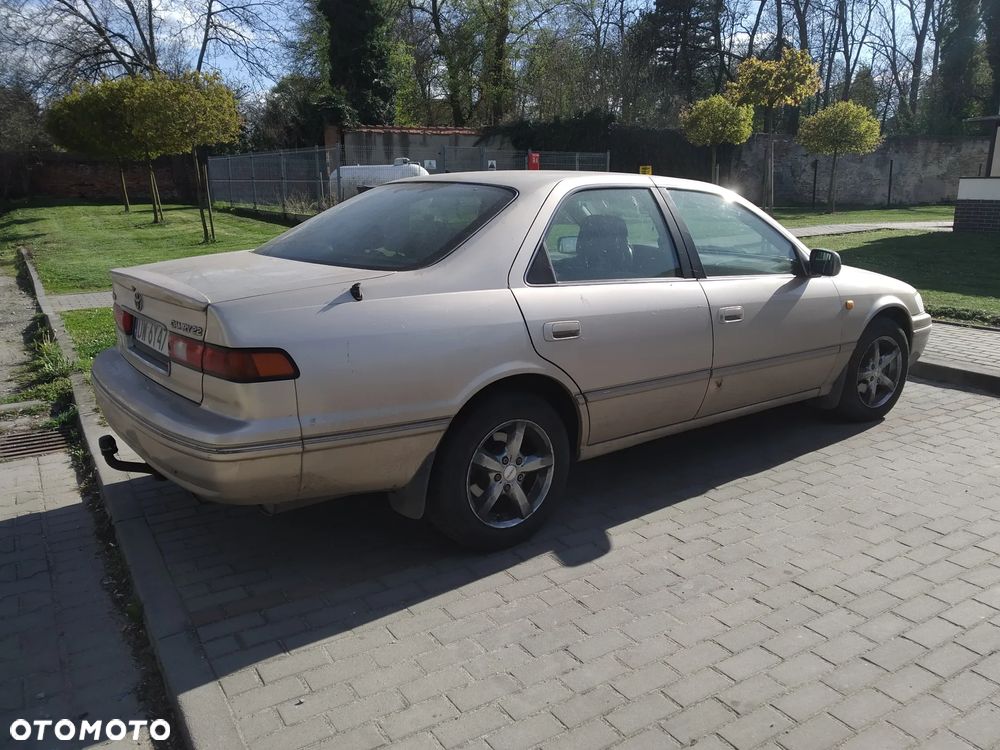 Toyota Camry 2.2 LE - 3