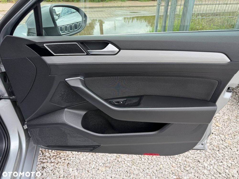 Volkswagen Passat 1.5 TSI EVO Business DSG - 32