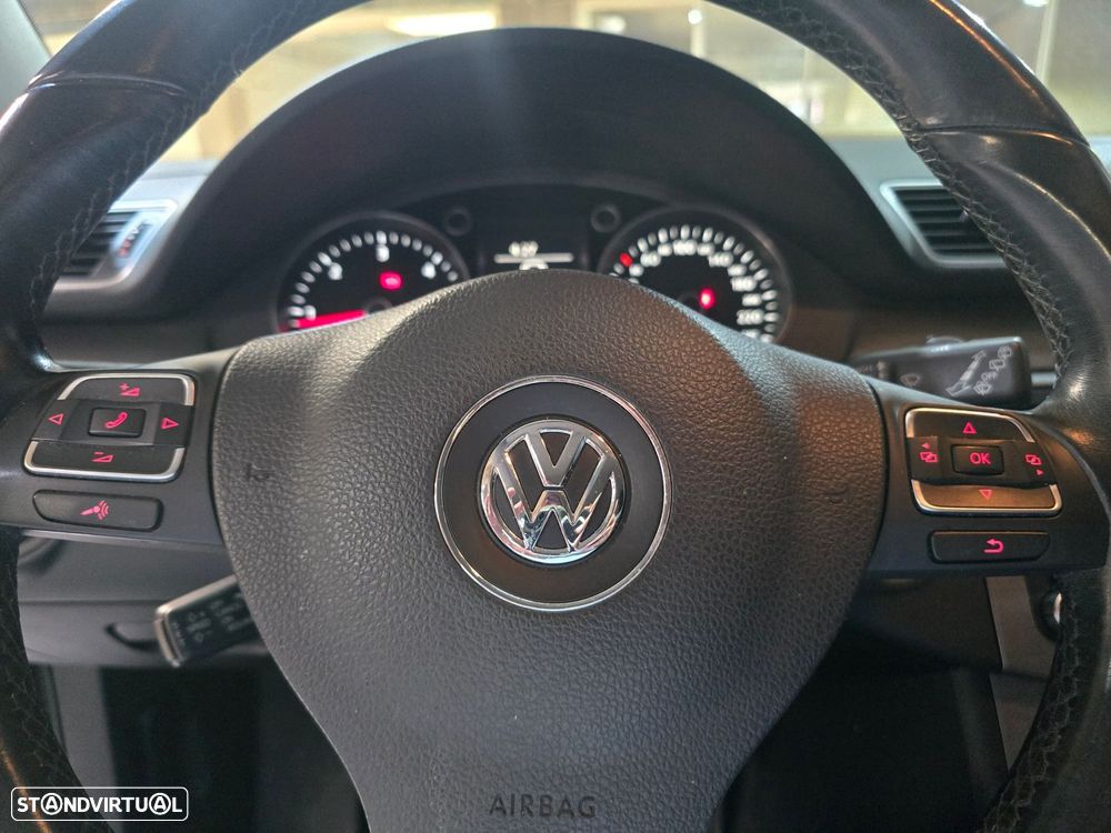 VW Passat Variant 1.6 TDI BlueMotion - 17
