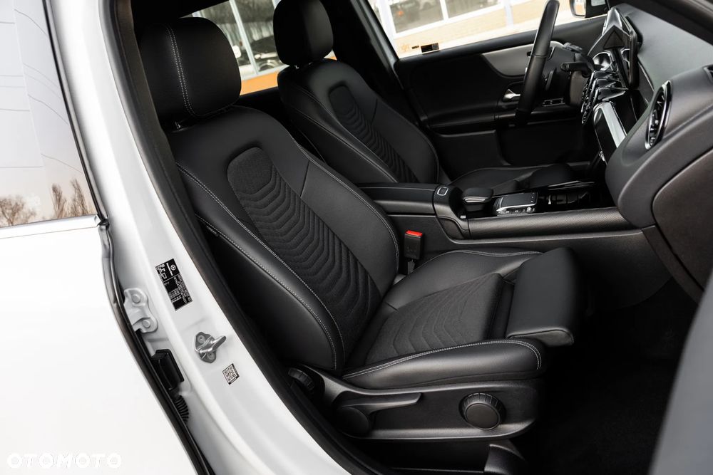 Mercedes-Benz GLB 200 Style 7G-DCT - 25