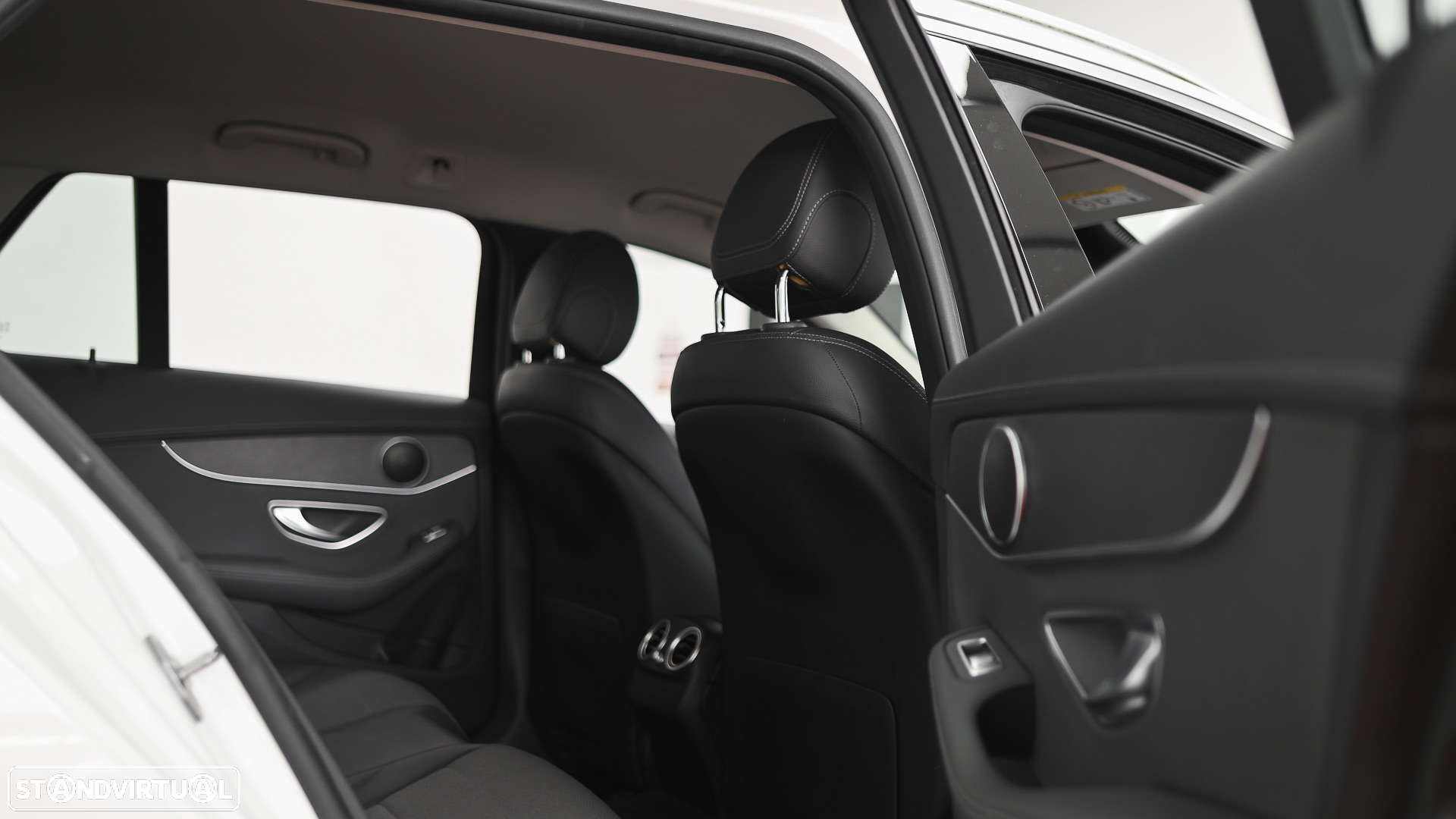 Mercedes-Benz C 300 e Avantgarde - 35
