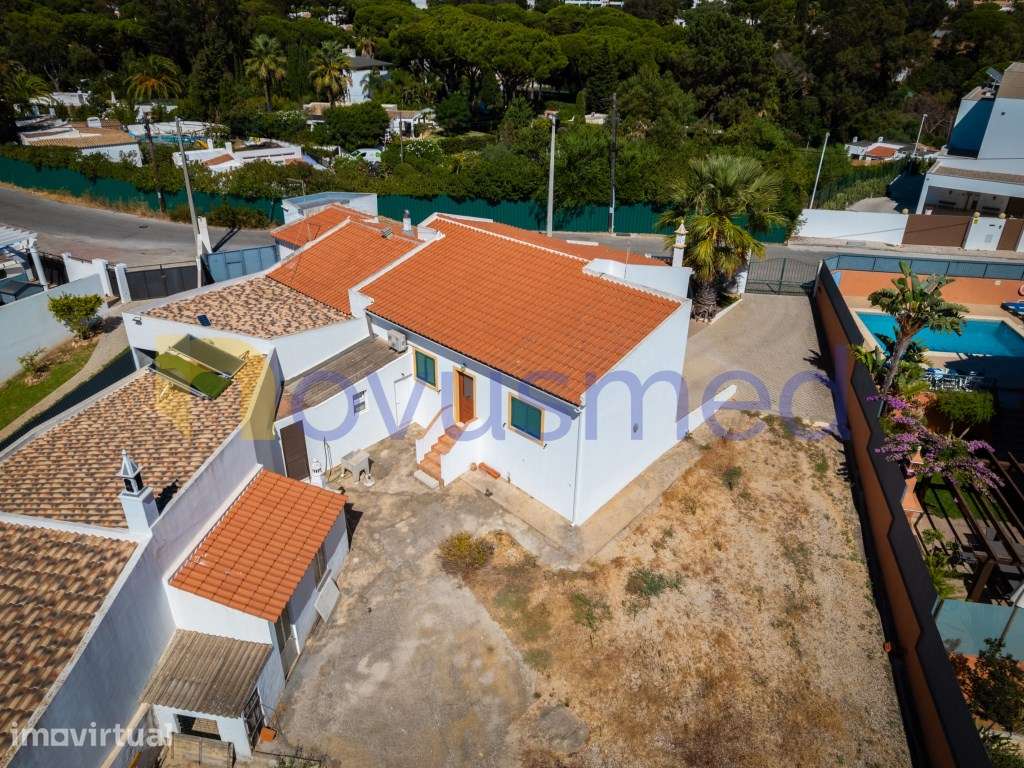 Moradia térrea geminada com 2 quartos, com terreno, em Albufeira - Grande imagem: 4/25