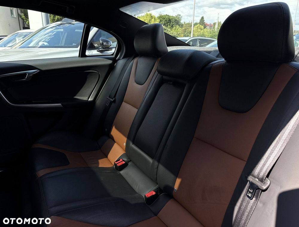 Volvo S60 Cross Country - 30