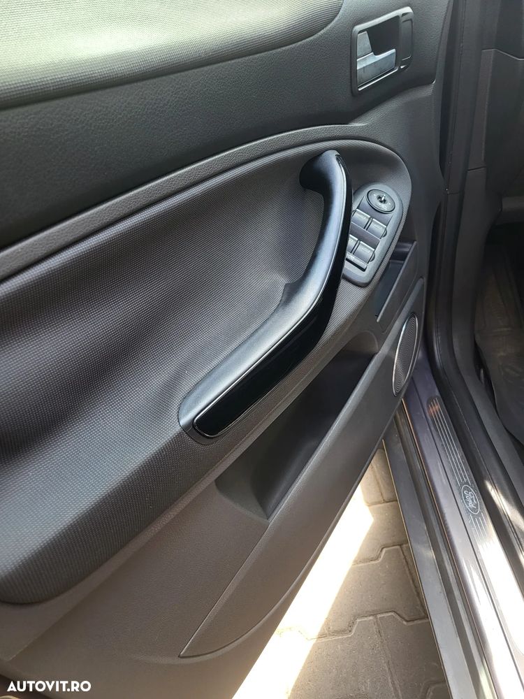 Ford Kuga - 14