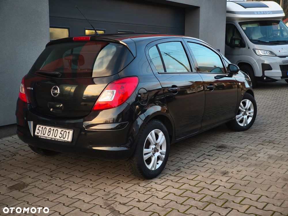 Opel Corsa 1.2 16V Cosmo - 3