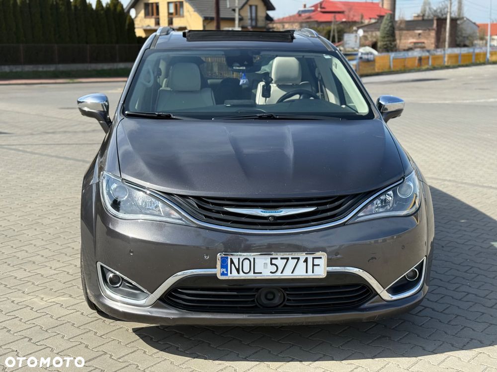 Chrysler Pacifica - 4
