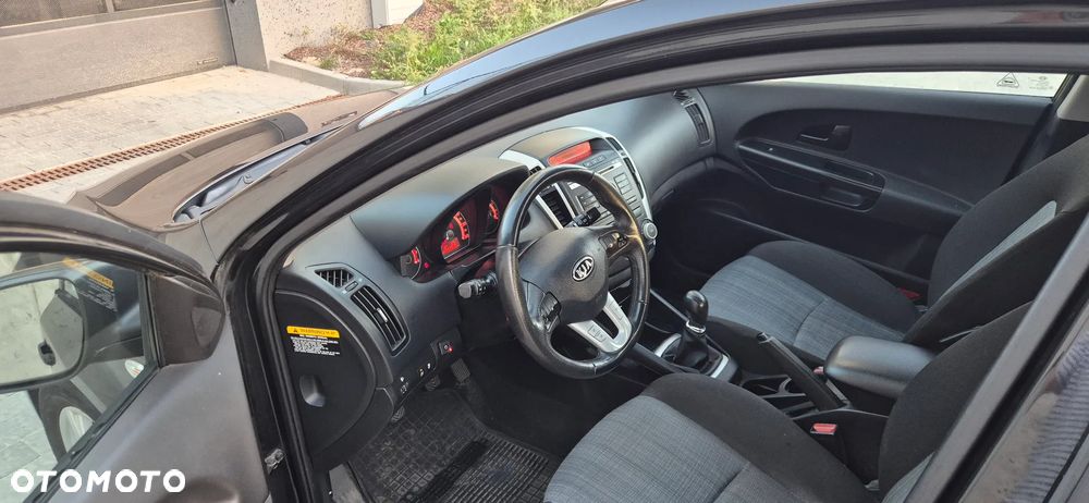 Kia Ceed - 8