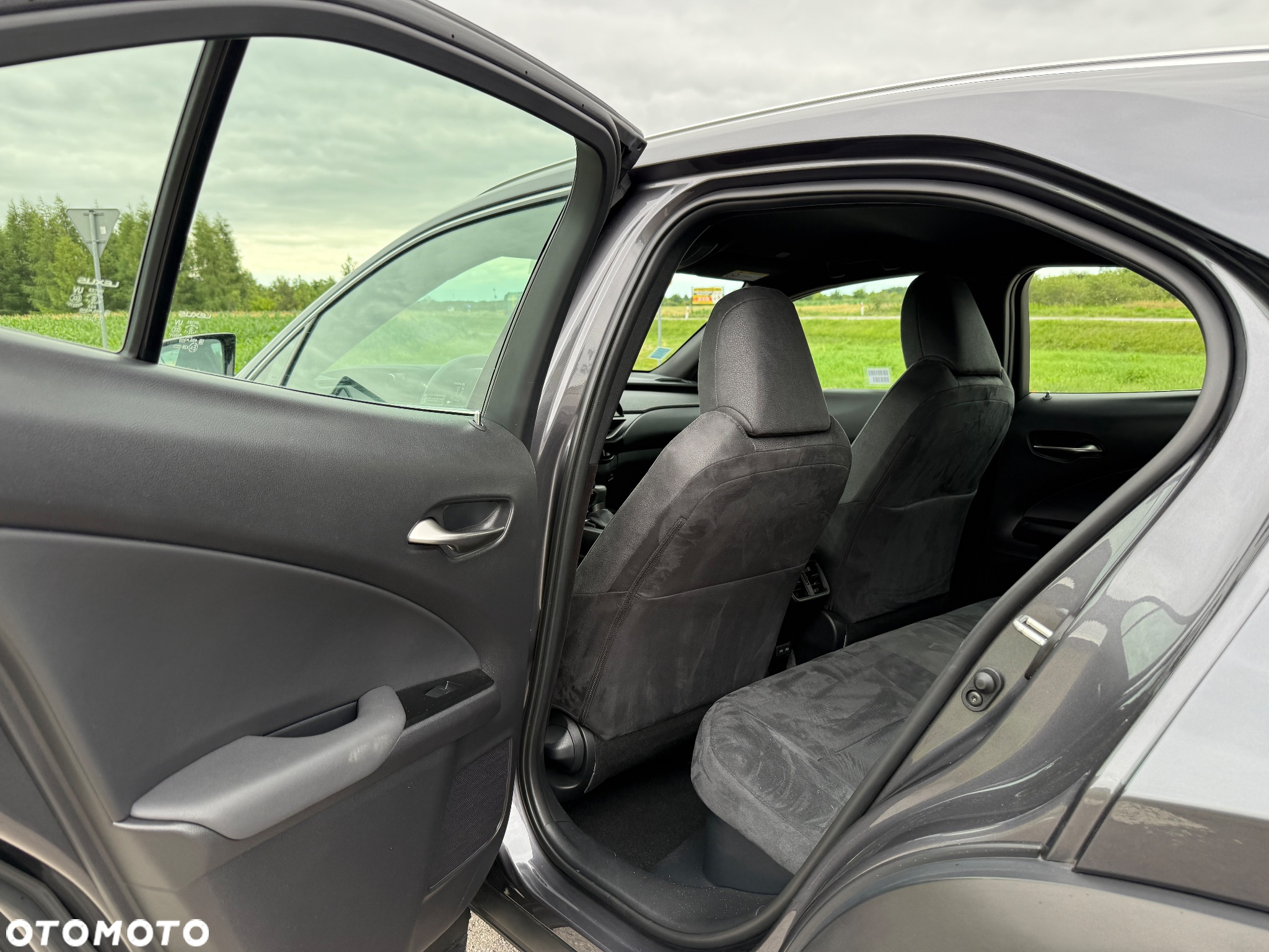 Lexus UX 250h GPF Business 2WD - 23