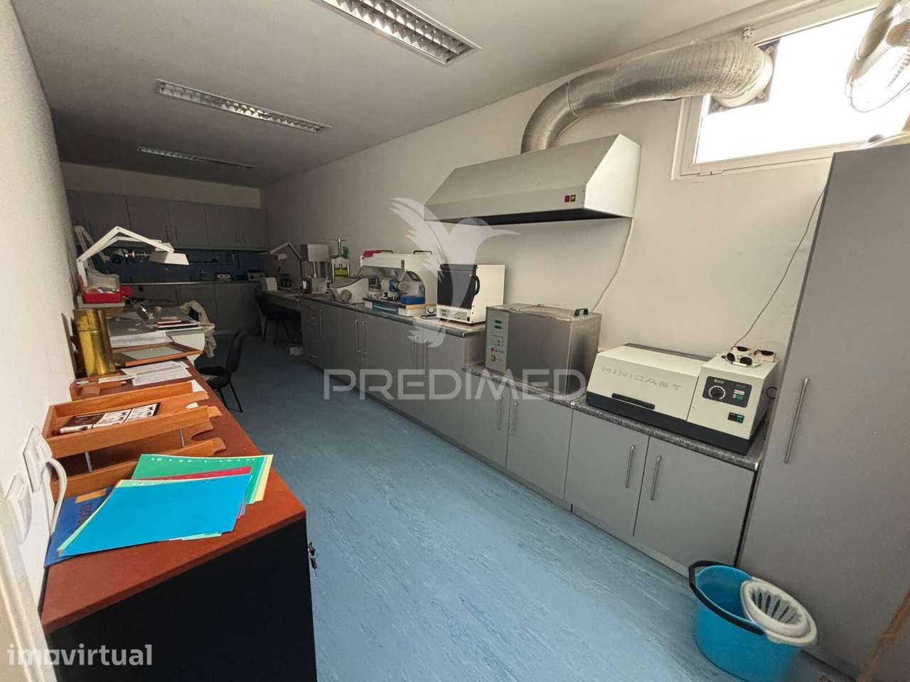 ARRENDA-SE ESPAÇO COMERCIAL NO CENTRO DA PRAIA DA VITÓRIA - Grande imagem: 4/10