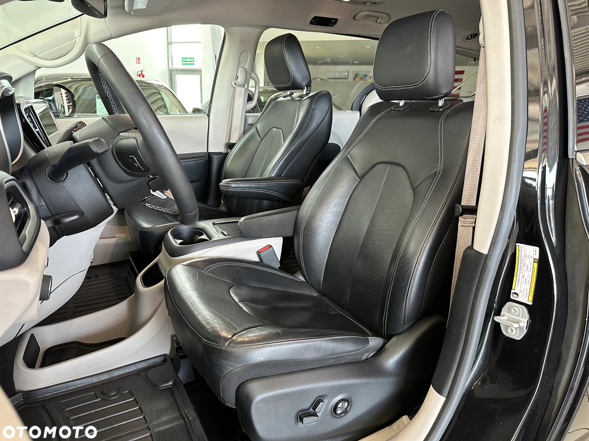 Chrysler Pacifica - 10