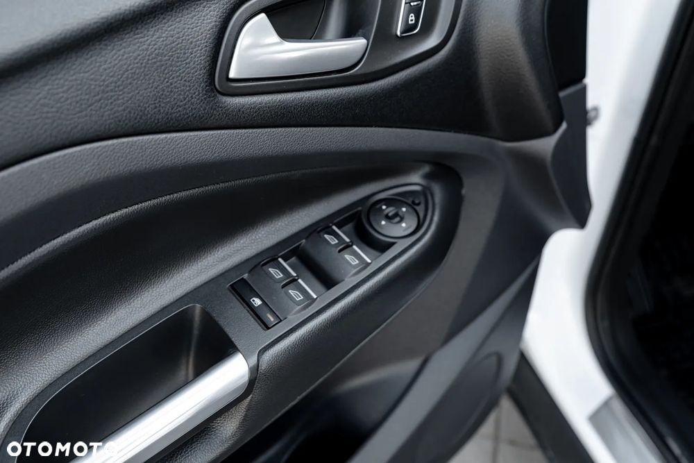 Ford Kuga 2.0 TDCi 2x4 Titanium - 27