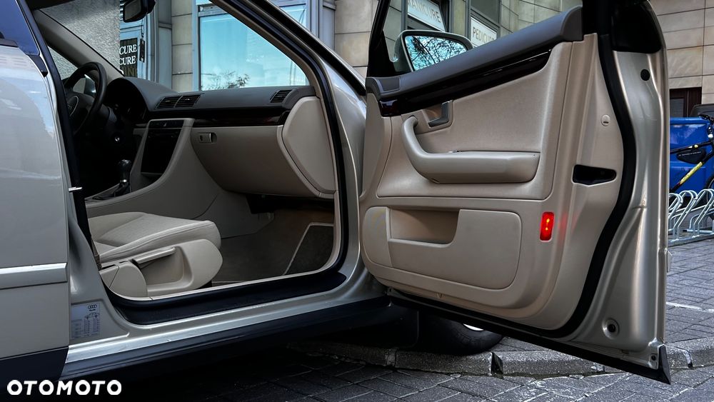 Audi A4 Limousine - 10